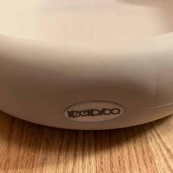 Keekaroo Peanut Changer - Picture 2 of 3